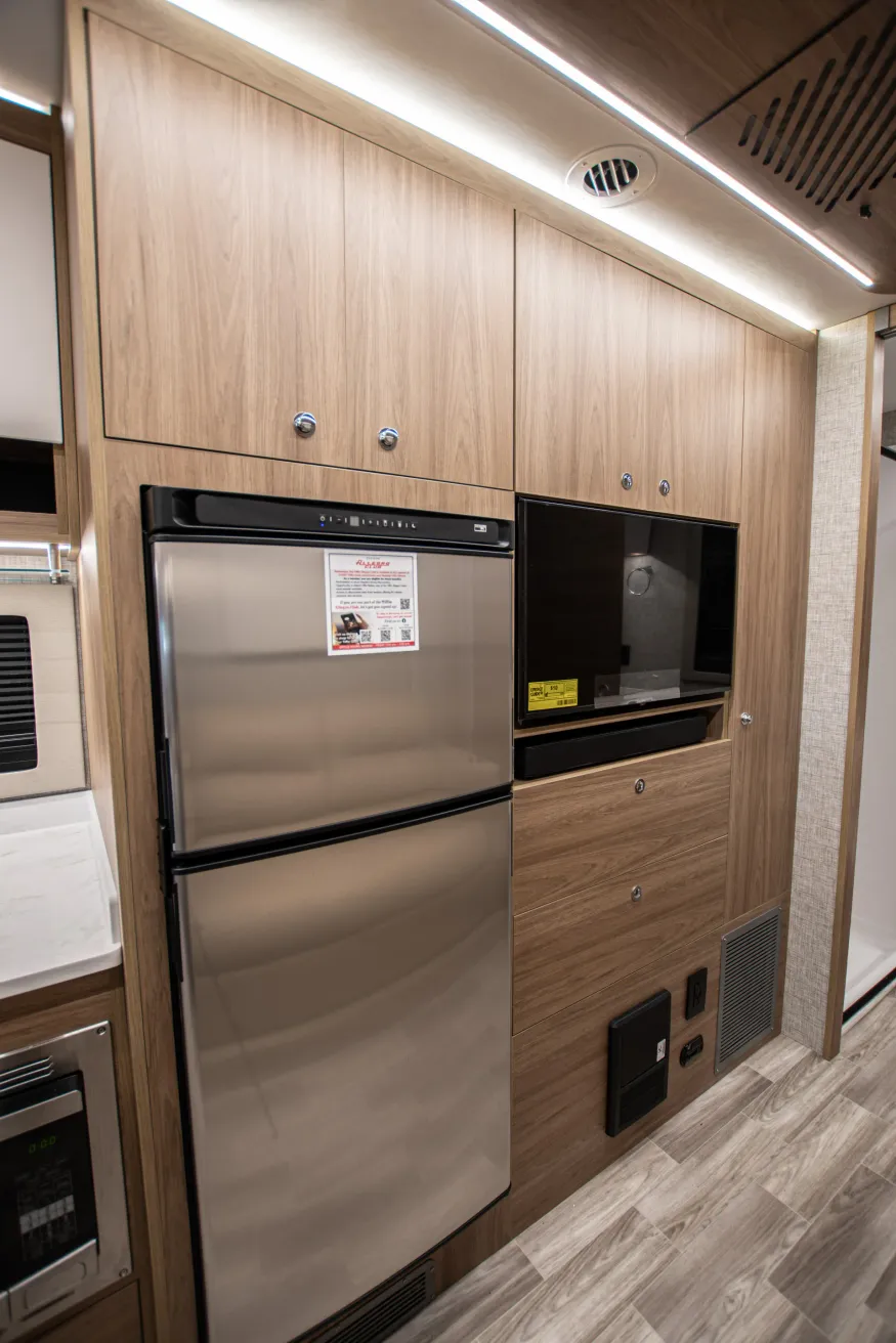 2025 Tiffin Wayfarer 25 XRW | Photo 16 of 16