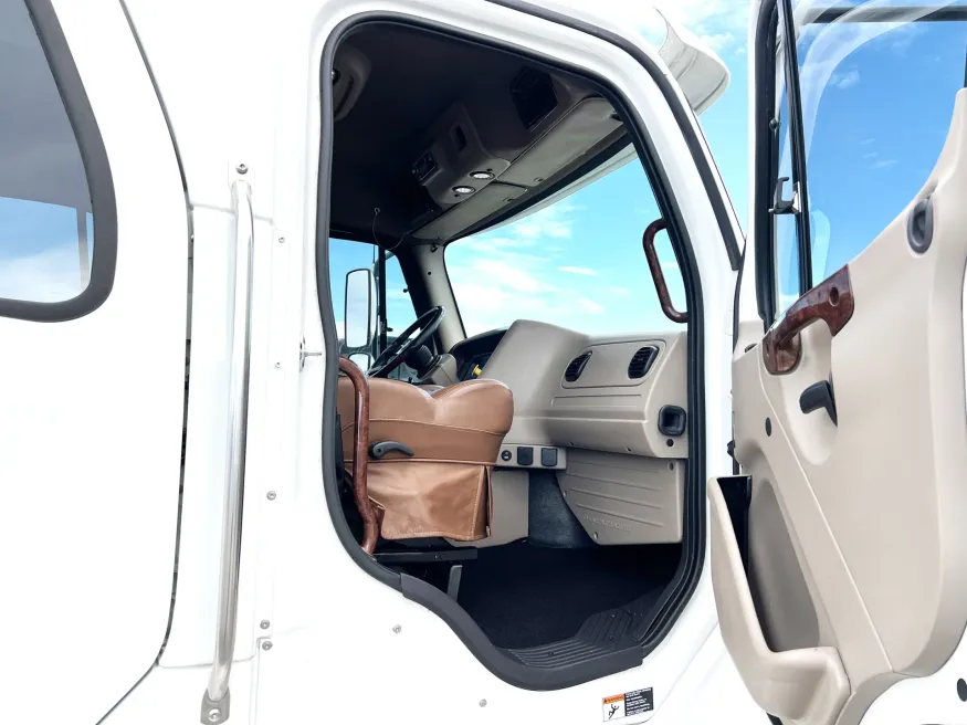 2016 Freightliner M2 112 Summit Hauler | Photo 21 of 26