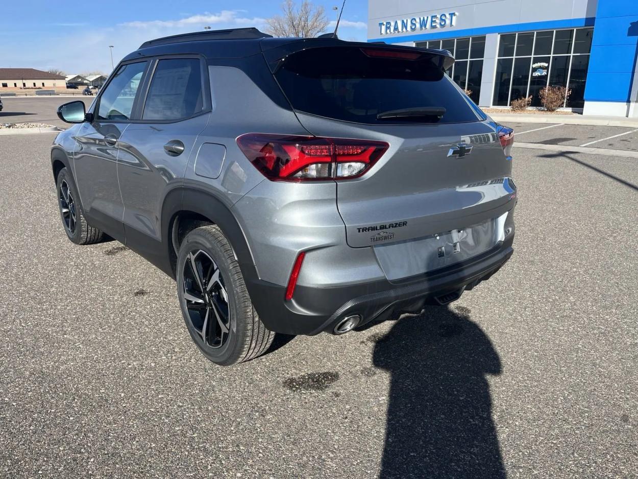 2023 Chevrolet Trailblazer RS | Photo 2 of 27