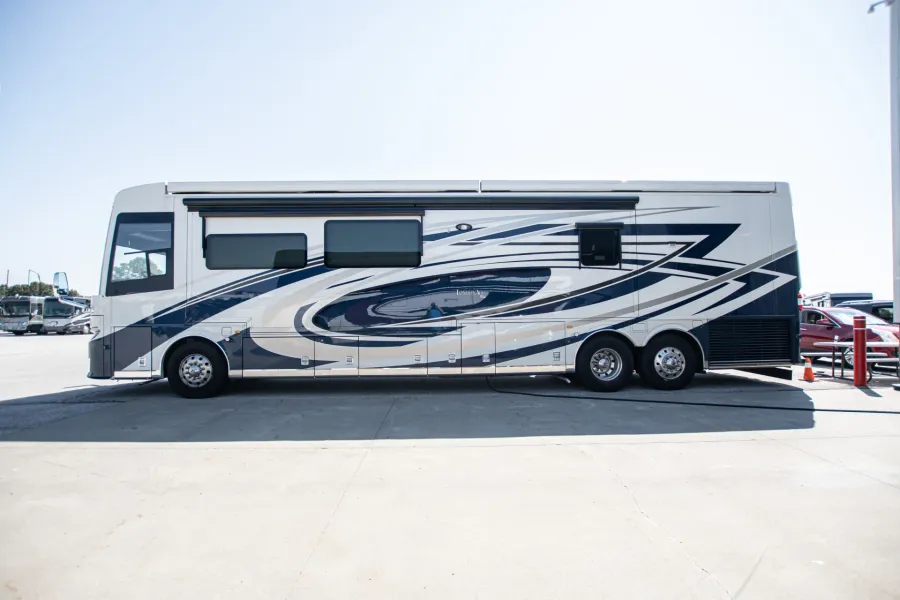 2023 Newmar London Aire 4551 | Photo 2 of 15