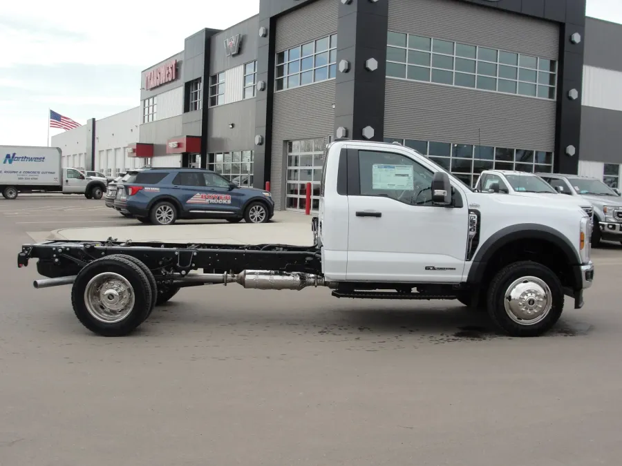 2024 Ford F-550 | Photo 6 of 11