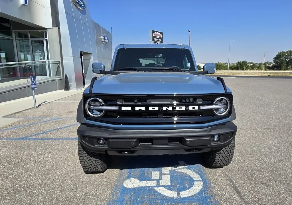 2024 Ford Bronco | Photo 2 of 35