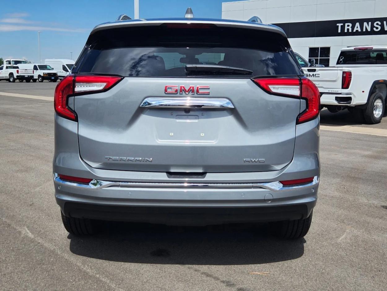 2024 GMC Terrain Denali | Photo 10 of 26