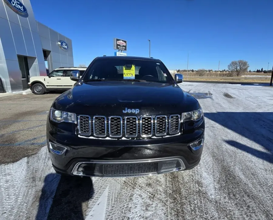 2022 Jeep Grand Cherokee WK | Photo 2 of 32