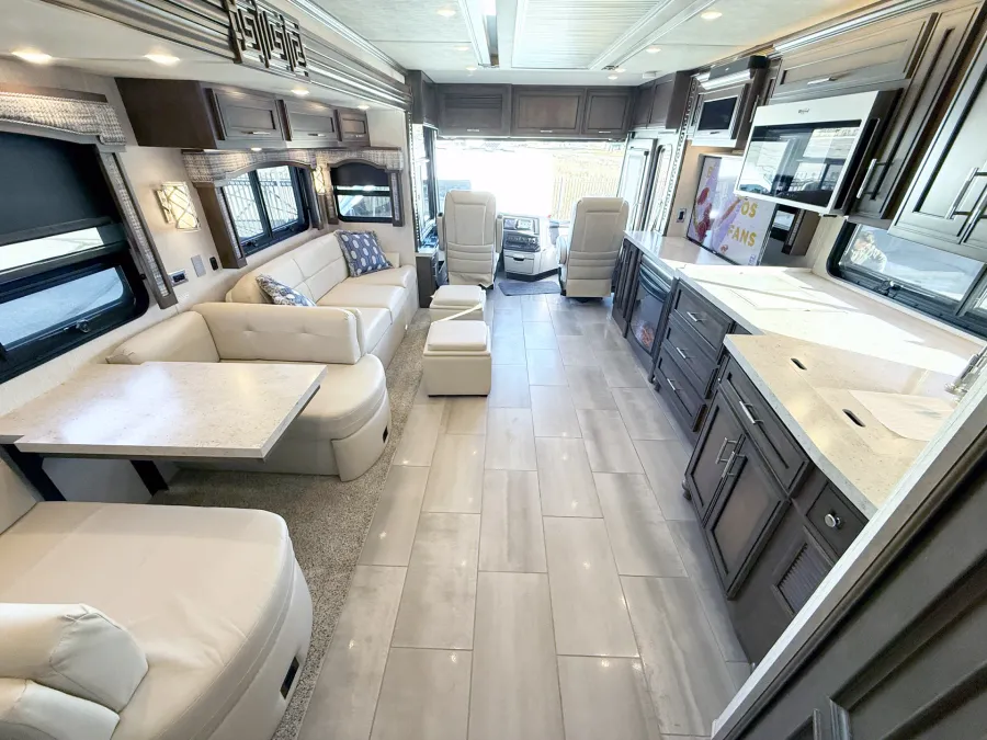 2020 Newmar Ventana 3709 | Photo 5 of 28