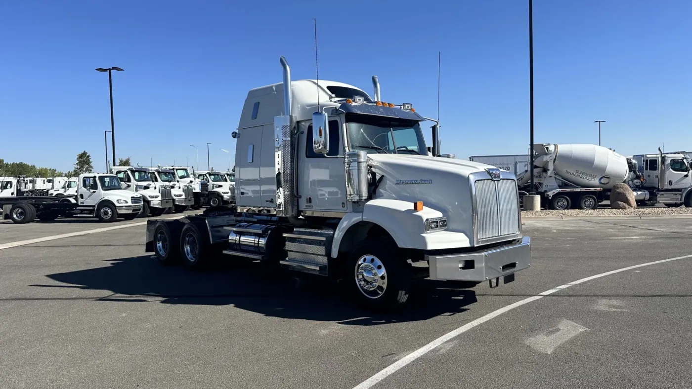 2020 Western Star 4900SA | Photo 3 of 25