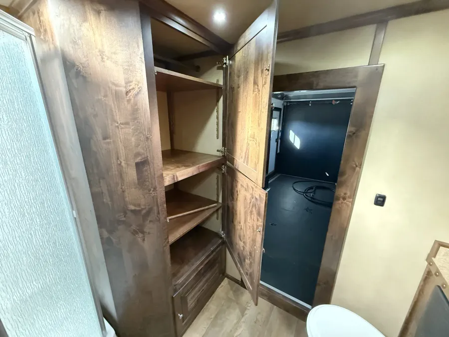 2019 Logan Coach Ultimate Sports Hauler | Photo 11 of 26