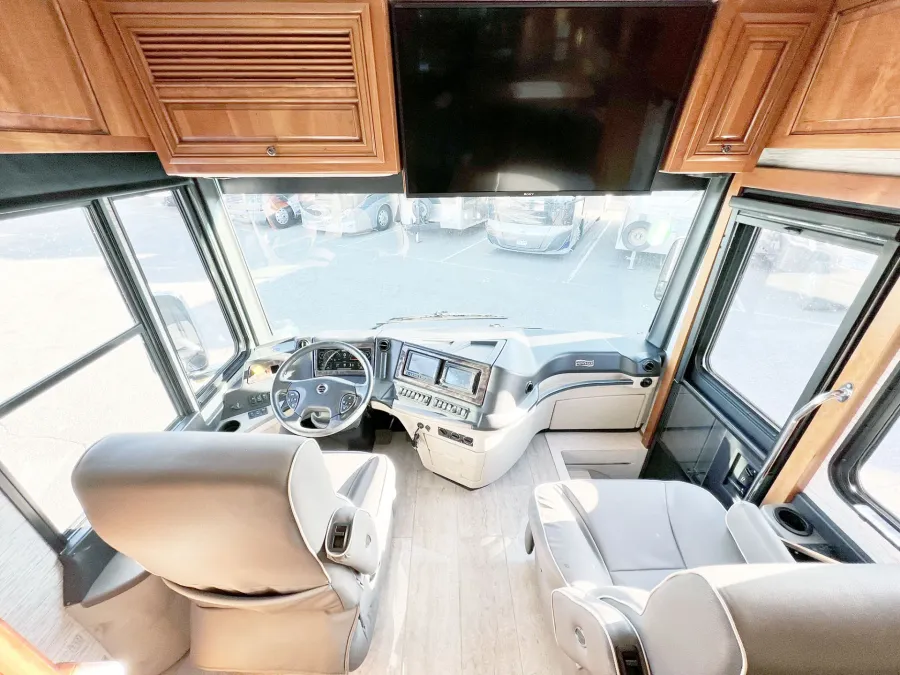 2019 Newmar Dutch Star 4363 | Photo 6 of 31