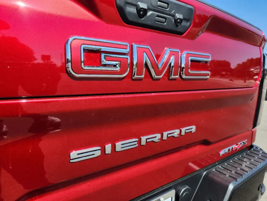 2025 GMC Sierra 2500HD AT4X | Photo 14 of 31