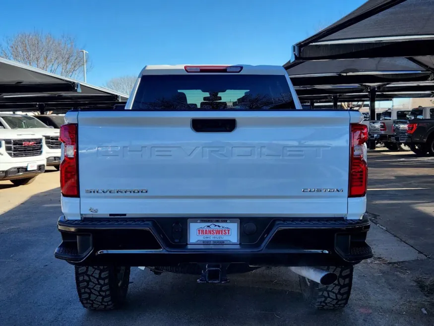 2022 Chevrolet Silverado 2500HD Custom | Photo 13 of 31