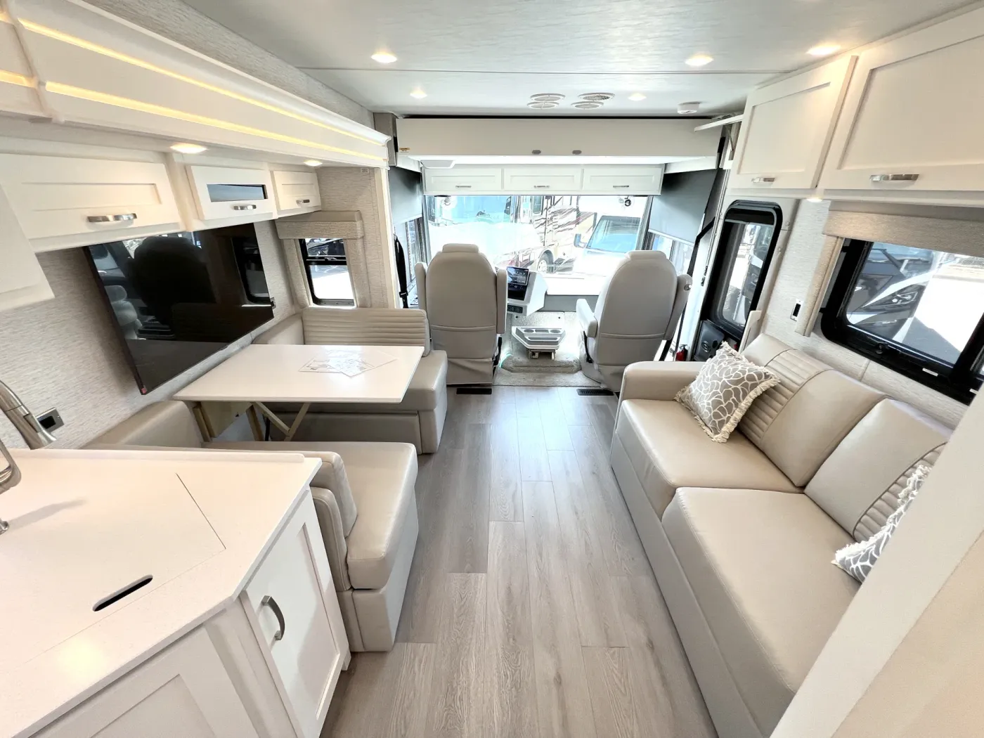 2025 Newmar Bay Star Sport 3016 | Photo 5 of 28