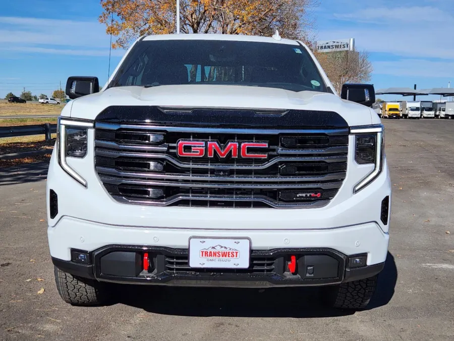 2025 GMC Sierra 1500 AT4 | Photo 4 of 32