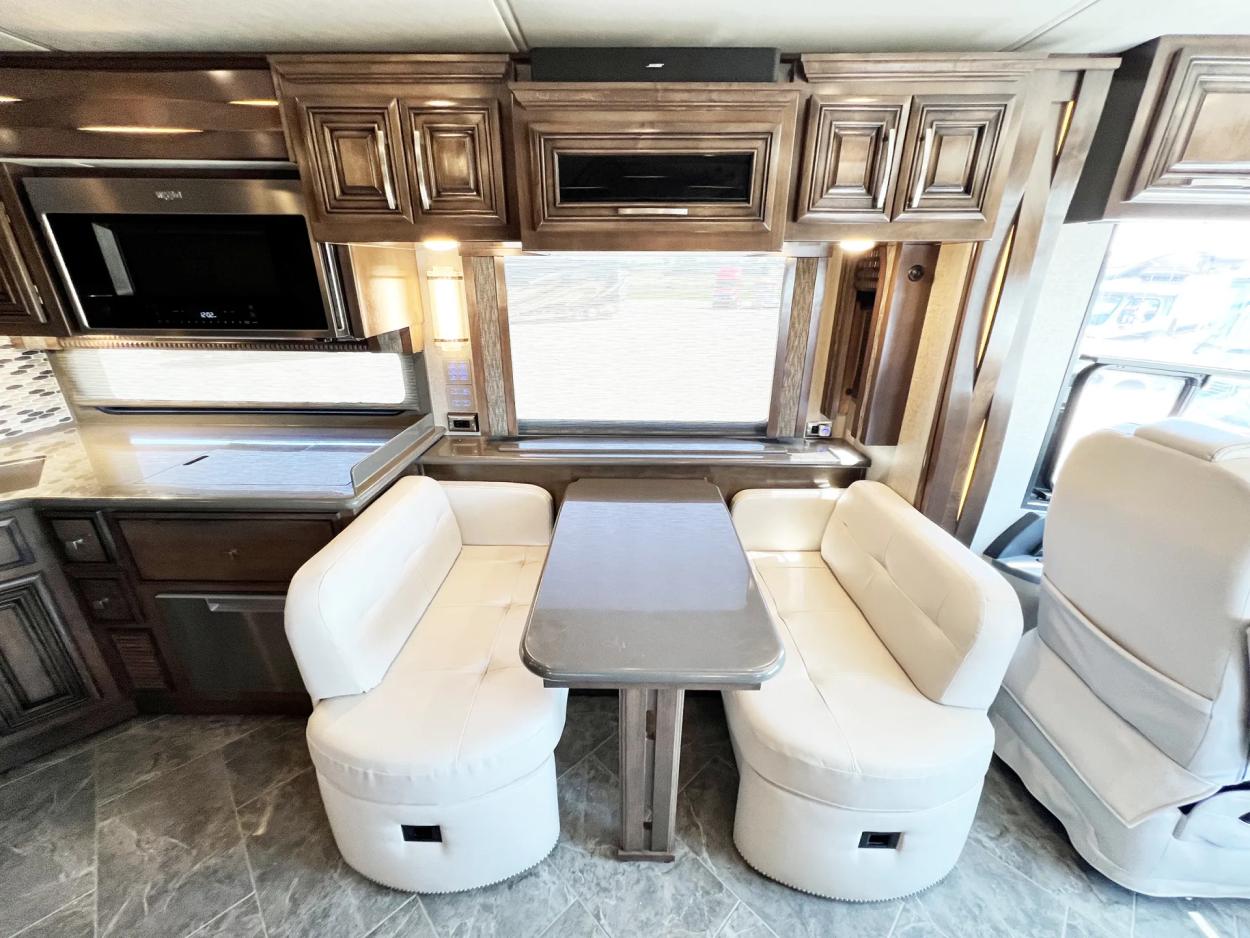 2019 Newmar New Aire 3341 | Photo 7 of 21