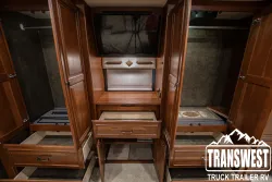 2015 Winnebago Tour 42 QD | Thumbnail Photo 21 of 24