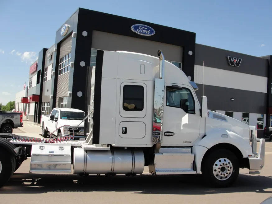 2017 Kenworth T880 | Photo 6 of 22