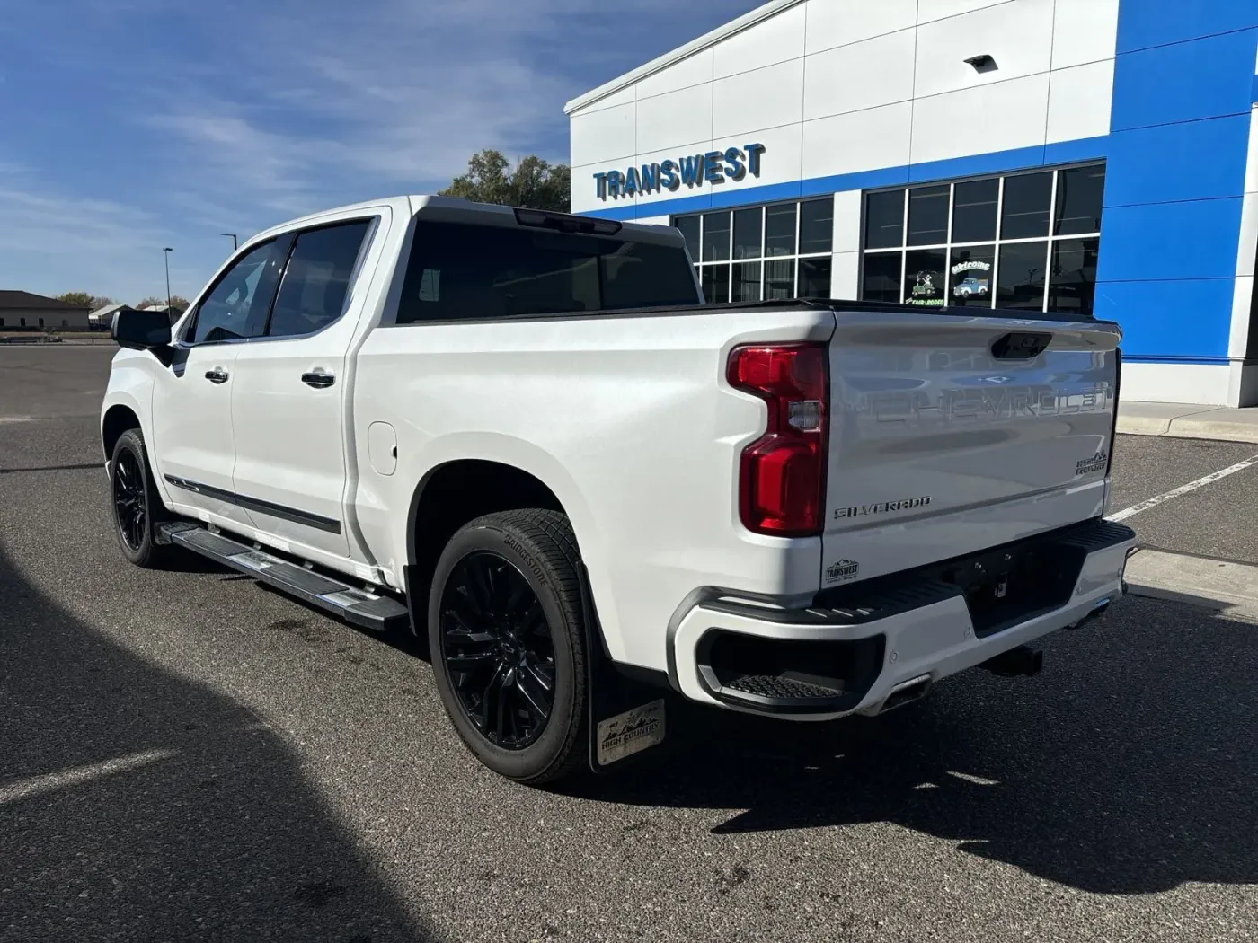 2022 Chevrolet Silverado 1500 High Country | Photo 2 of 21