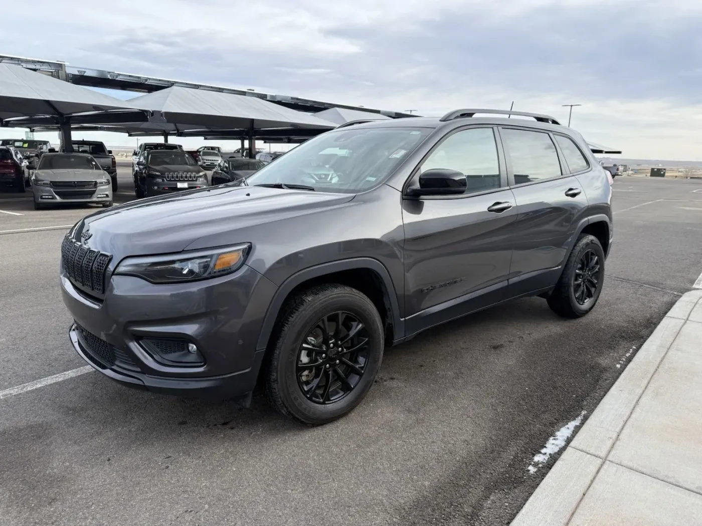 2023 Jeep Cherokee Altitude Lux | Photo 3 of 17