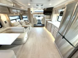 2025 Renegade Verona LE 38LDG | Thumbnail Photo 5 of 30