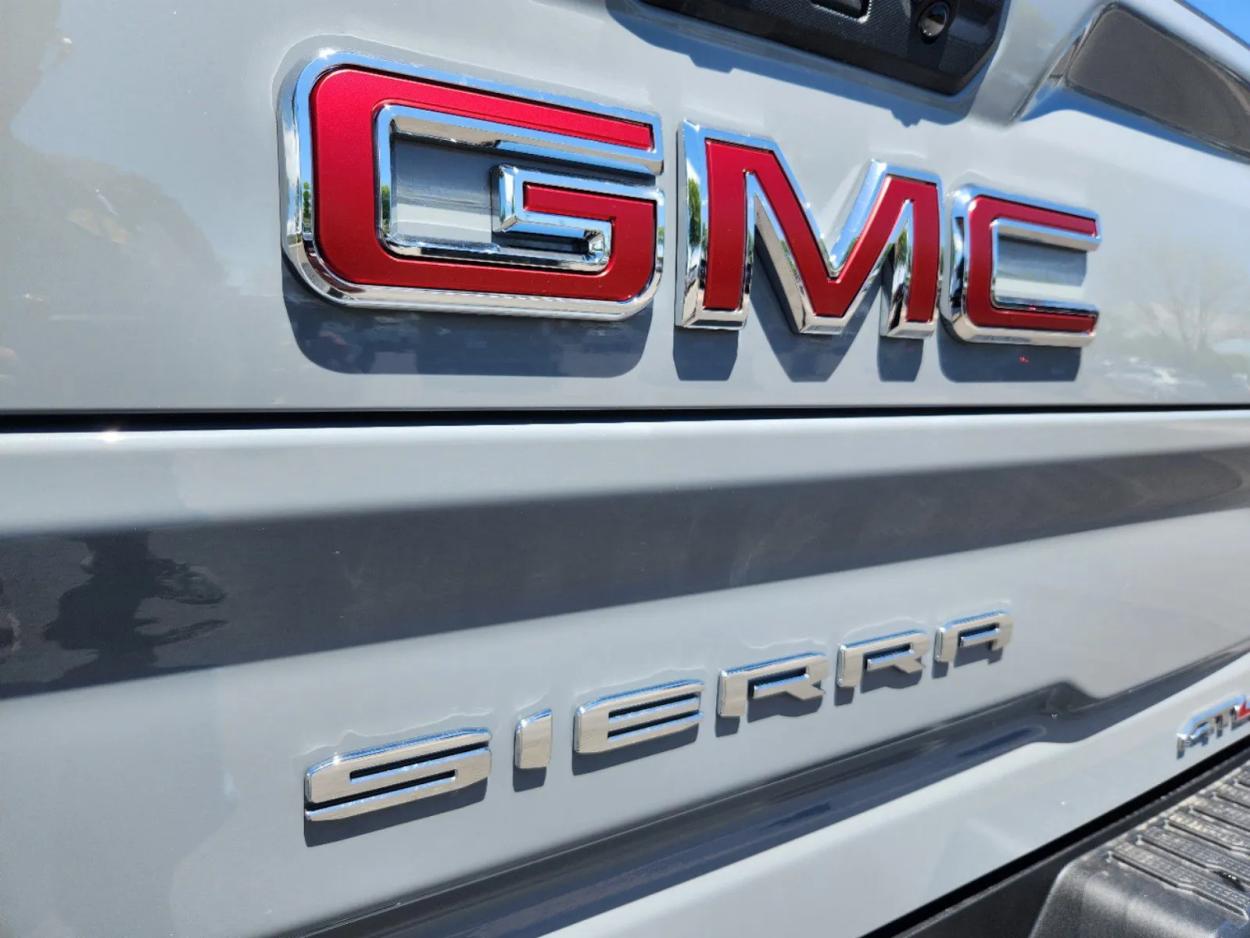 2024 GMC Sierra 2500HD AT4 | Photo 13 of 28