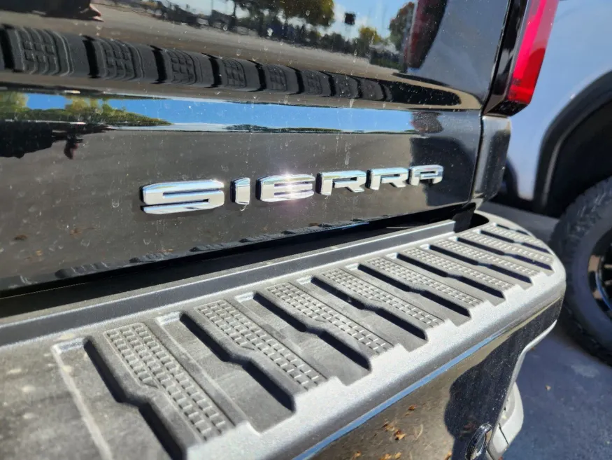 2025 GMC Sierra 2500HD Denali Ultimate | Photo 11 of 28