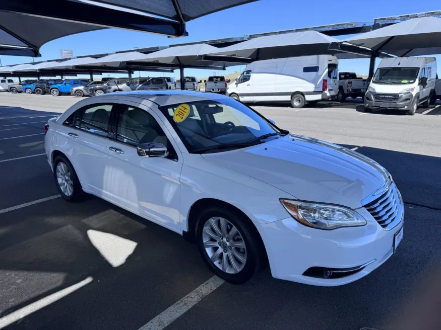 2014 Chrysler 200 Limited | Photo 2 of 16