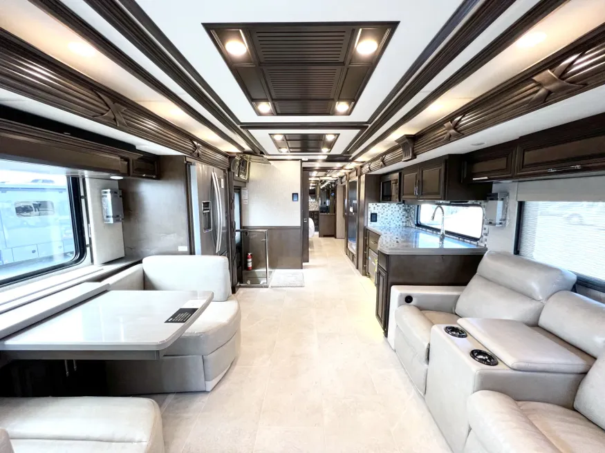 2023 Newmar Supreme Aire 4509 | Photo 4 of 37