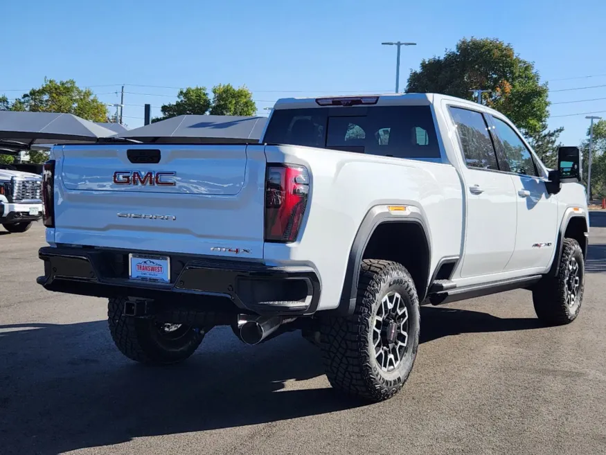 2025 GMC Sierra 2500HD AT4X | Photo 2 of 30