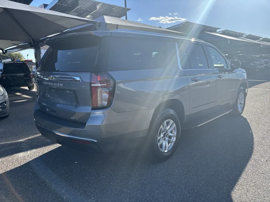 2022 Chevrolet Suburban LT | Photo 4 of 23