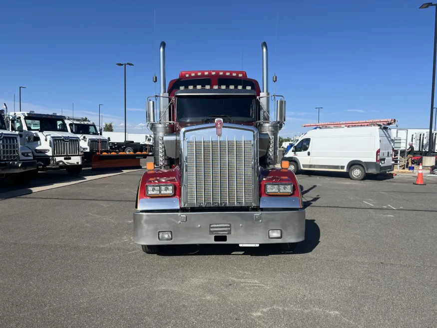 2022 Kenworth W900 | Photo 2 of 26