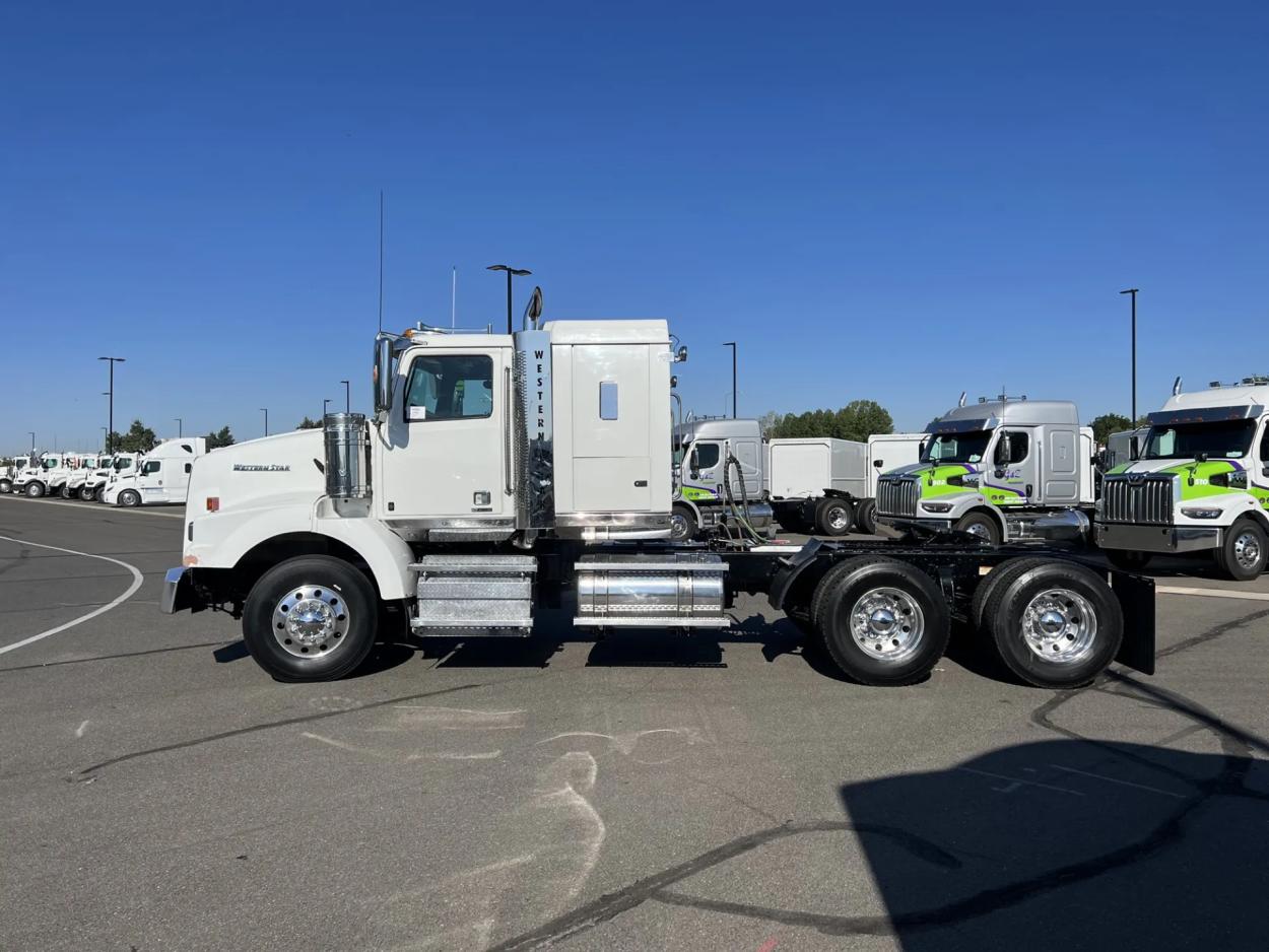 2020 Western Star 4900SA | Photo 7 of 15