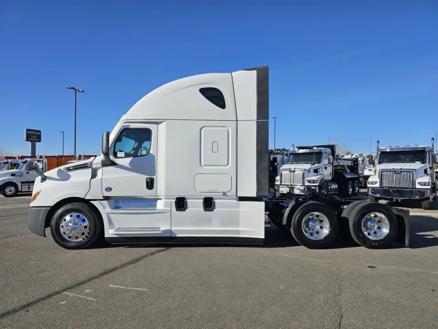 2024 Freightliner Cascadia | Photo 4 of 23