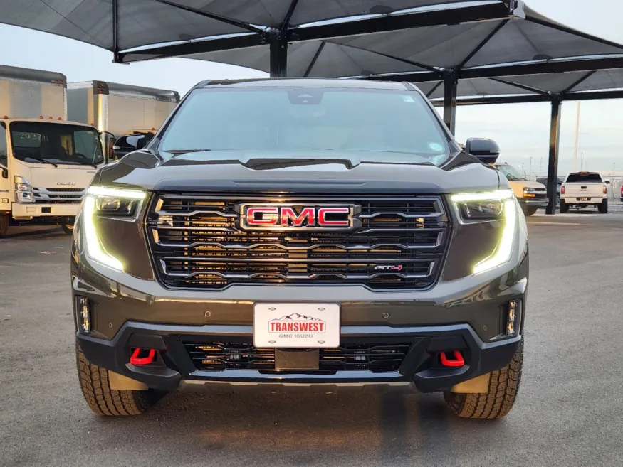 2025 GMC Acadia AWD AT4 | Photo 4 of 31