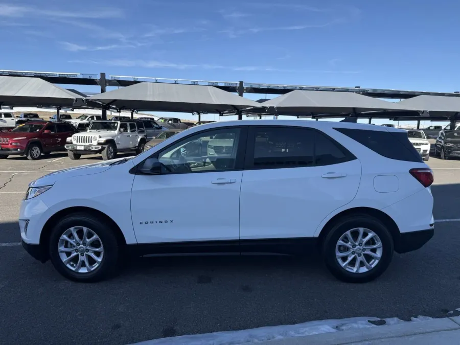 2021 Chevrolet Equinox LS | Photo 5 of 17