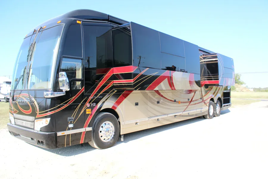 2016 Outlaw Prevost H3-45 Quad Slide | Photo 22 of 30