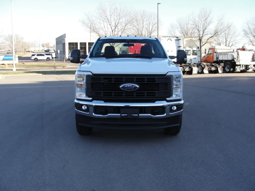 2024 Ford F-350 | Photo 8 of 11