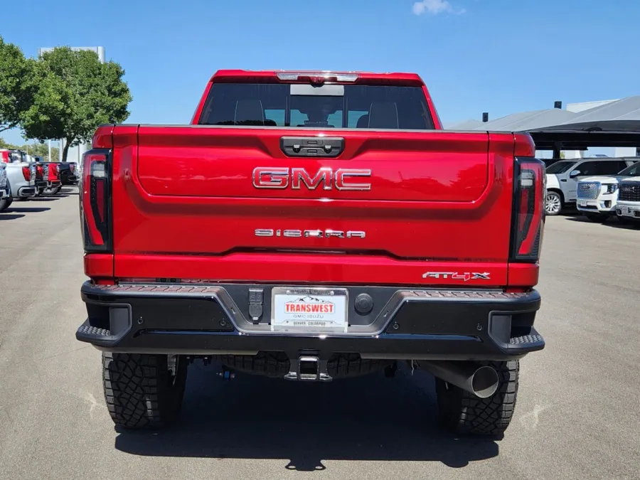 2025 GMC Sierra 2500HD AT4X | Photo 13 of 31