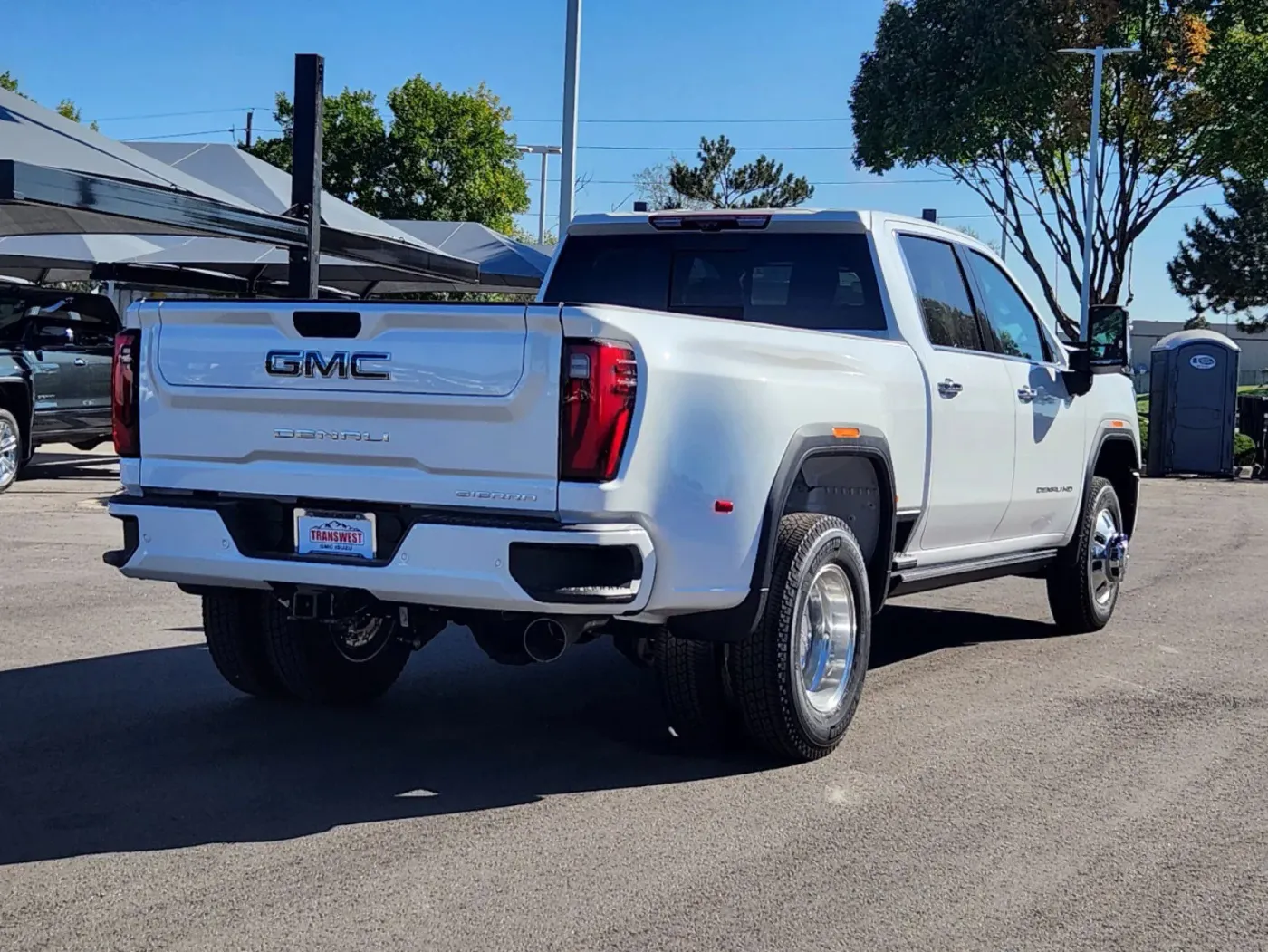 2025 GMC Sierra 3500HD Denali Ultimate | Photo 2 of 30