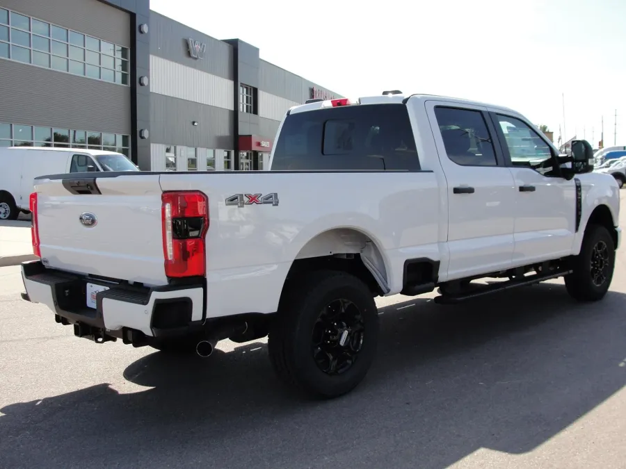 2024 Ford F-350 | Photo 5 of 37