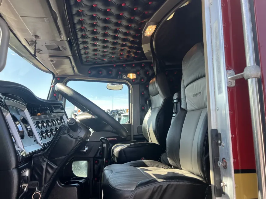 2022 Kenworth W900 | Photo 9 of 26