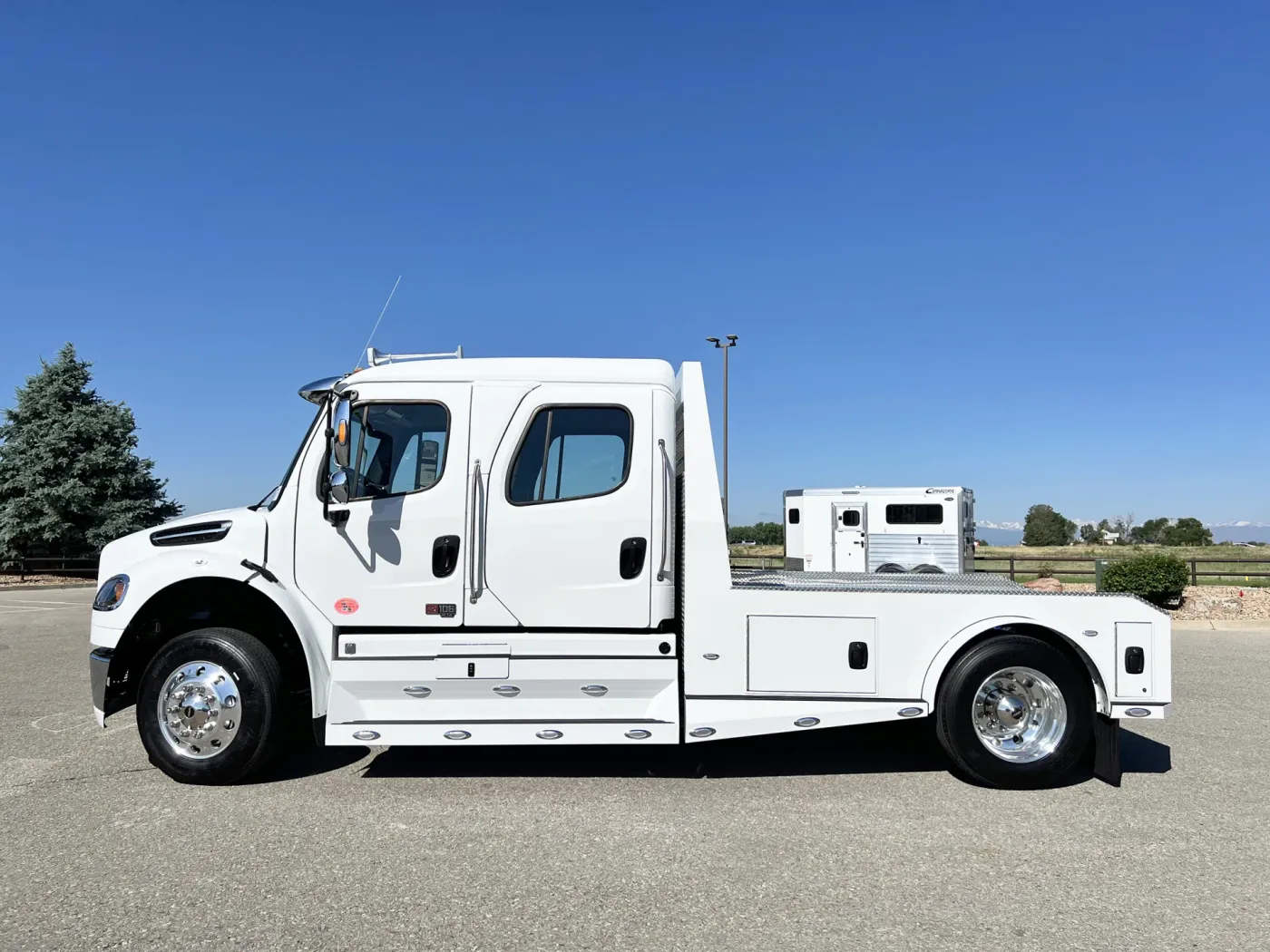 2024 Freightliner M2 106 Summit Hauler | Photo 3 of 27