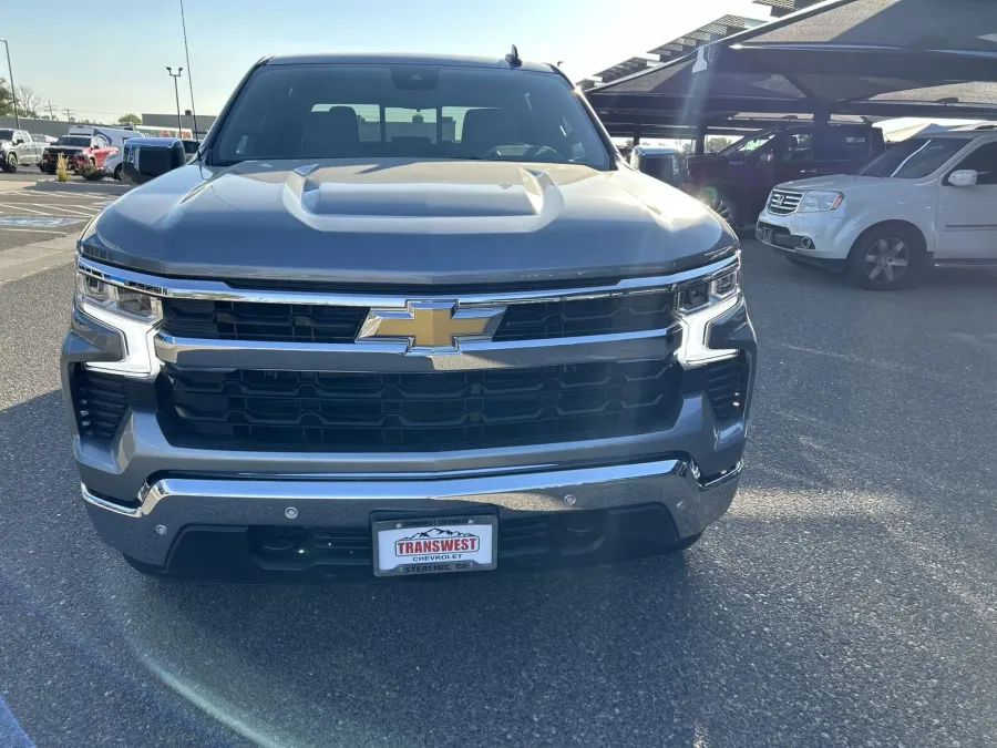 2025 Chevrolet Silverado 1500 LT | Photo 7 of 23