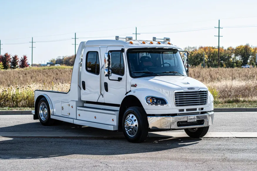 2023 Freightliner M2 106 Western Hauler | Photo 4 of 25