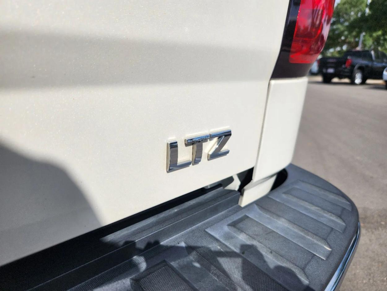 2015 Chevrolet Silverado 1500 LTZ | Photo 14 of 28