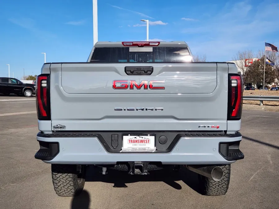 2025 GMC Sierra 2500HD AT4 | Photo 13 of 32