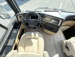 2020 Newmar Ventana 4002 | Thumbnail Photo 5 of 28