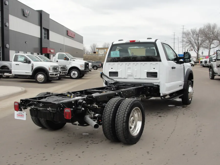 2024 Ford F-550 | Photo 5 of 11