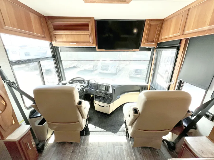 2018 Newmar Ventana 4369 | Photo 6 of 33