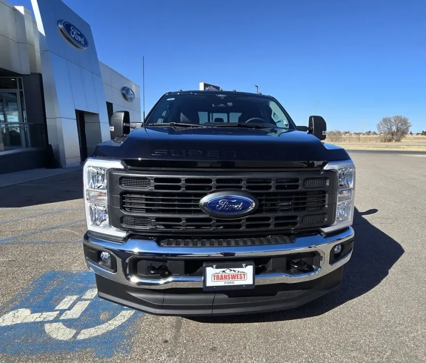 2025 Ford F-350SD | Photo 2 of 38