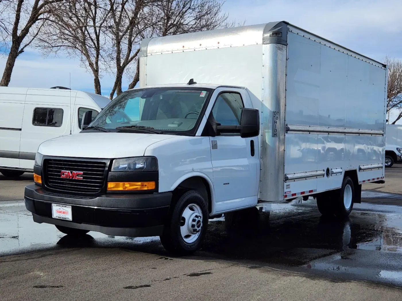 2021 GMC Savana Commercial Cutaway CUTWAY | Photo 3 of 31