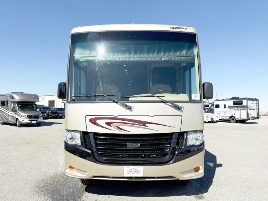 2014 Newmar Bay Star 3308 | Photo 21 of 28